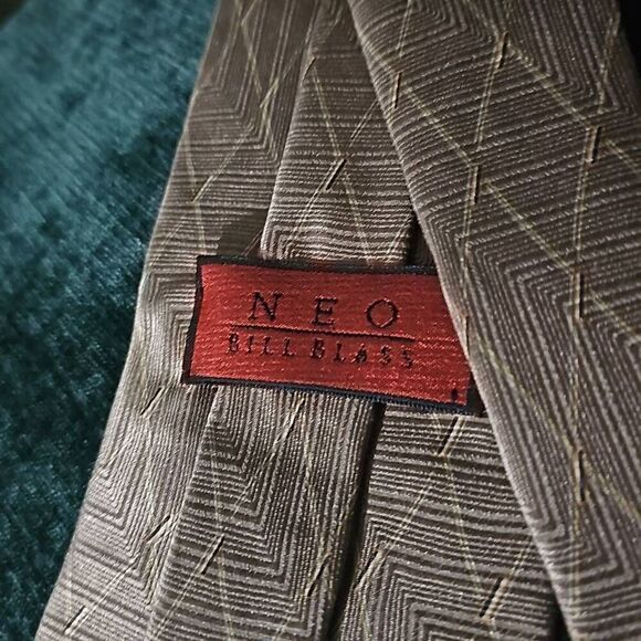 N E O Bill Blass 100% Silk, Made in Mexico Suit Tie. - Picture 4 of 7